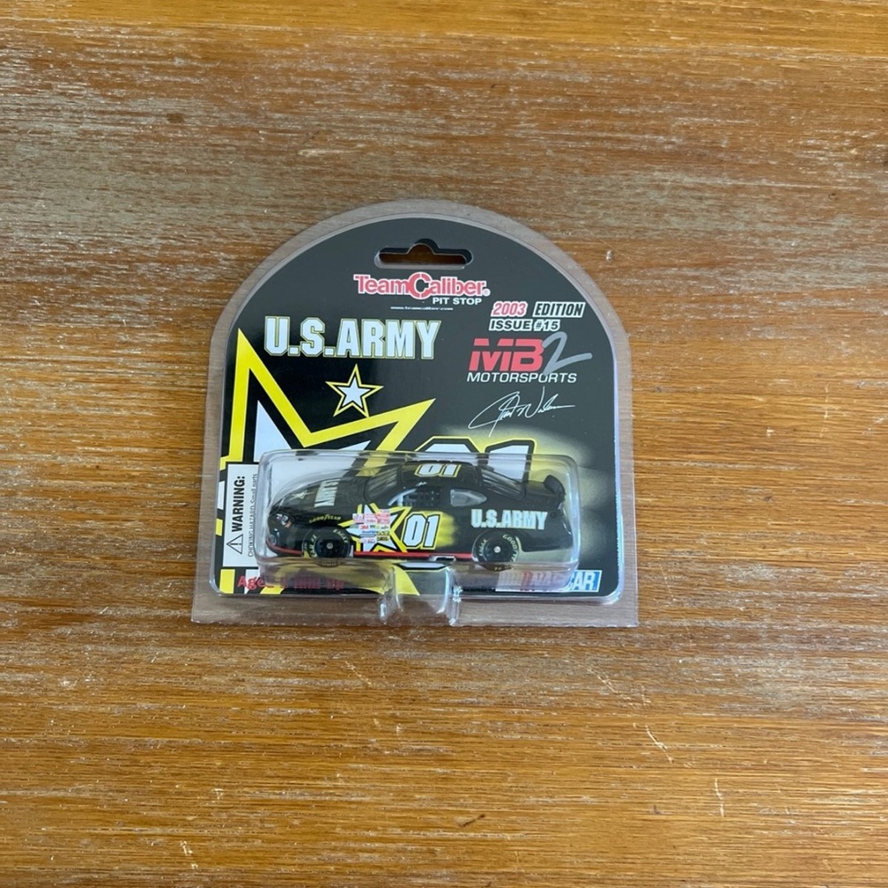 BNIP U.S.ARMY VINTAGE 01 CAR NASCAR